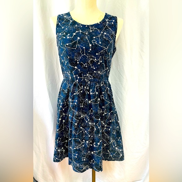 Retrolicious Dresses & Skirts - Retrolicious women’s sleeveless glow in the dark constellation dress. Size S.